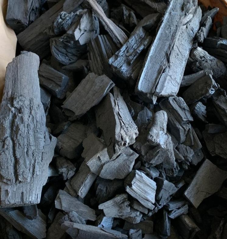 Hardwood lumps charcoal